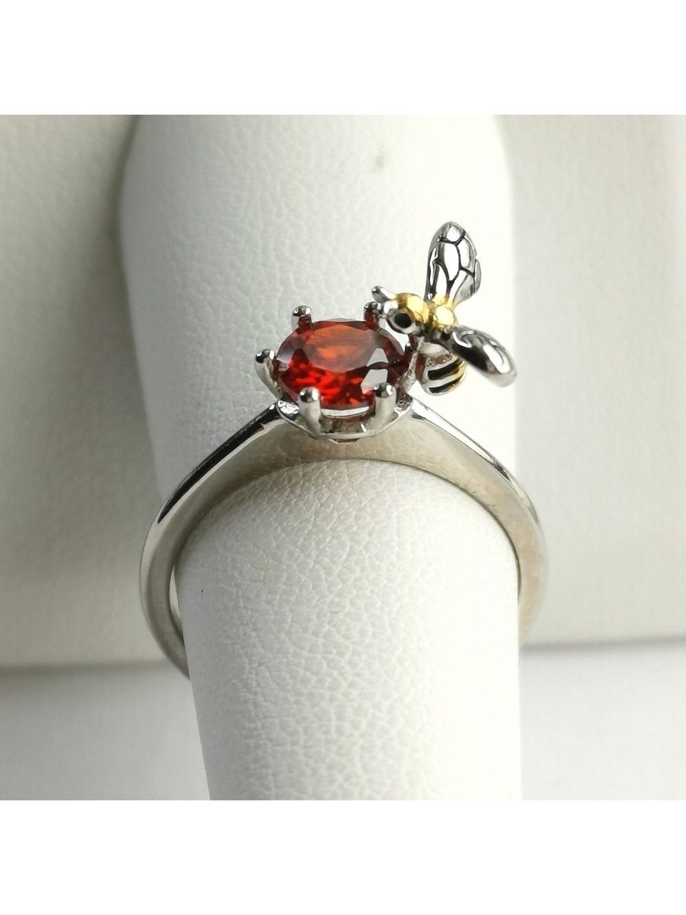 Mozambique Garnet Bee sterling silver ring size 7 🆕